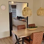 Kintsugi Apartment